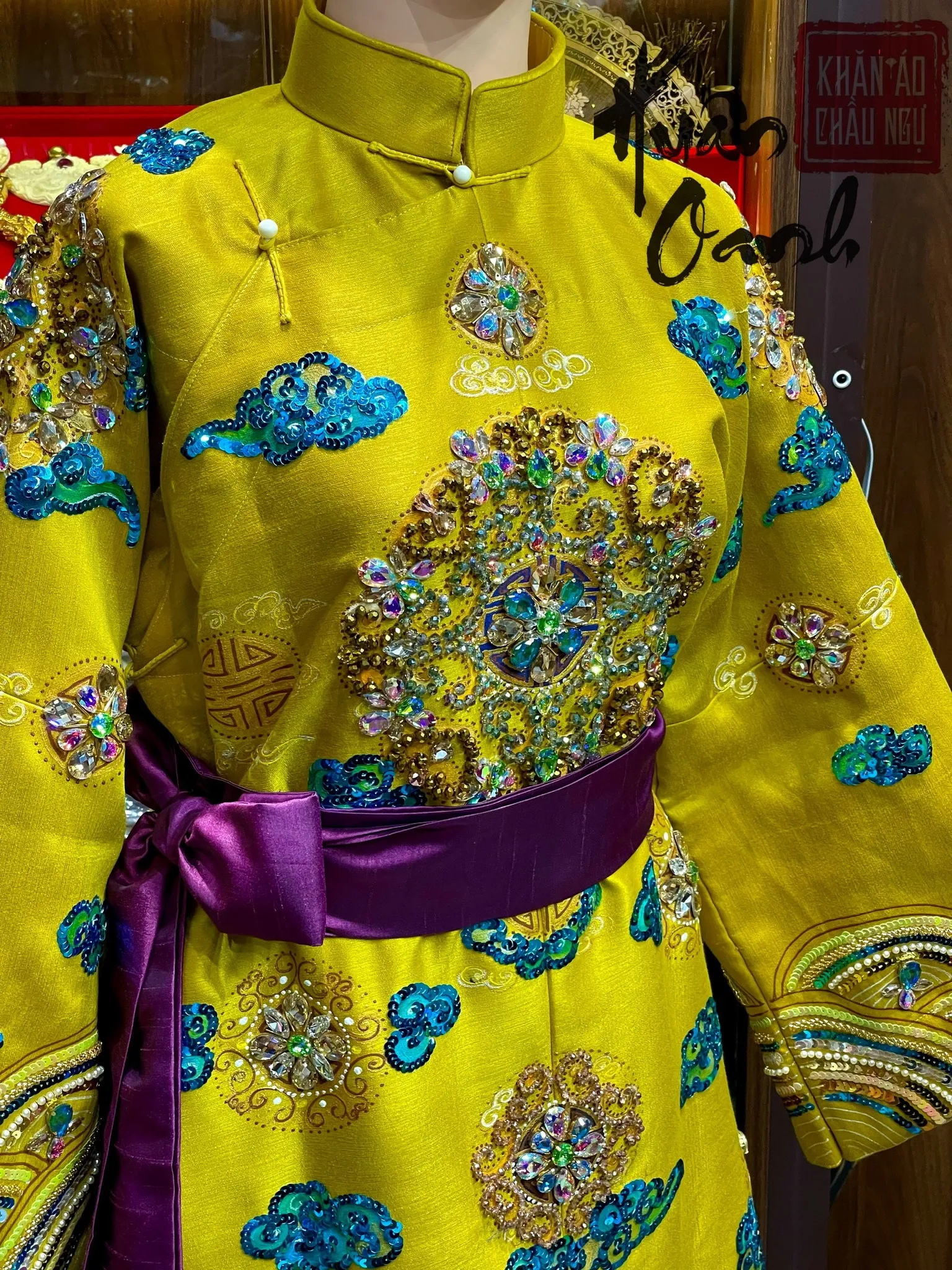 Khăn Áo Ngũ Thân Màu Vàng Kim Cao Cấp Khăn Áo Ngũ Thân Màu Vàng Kim Cao Cấp